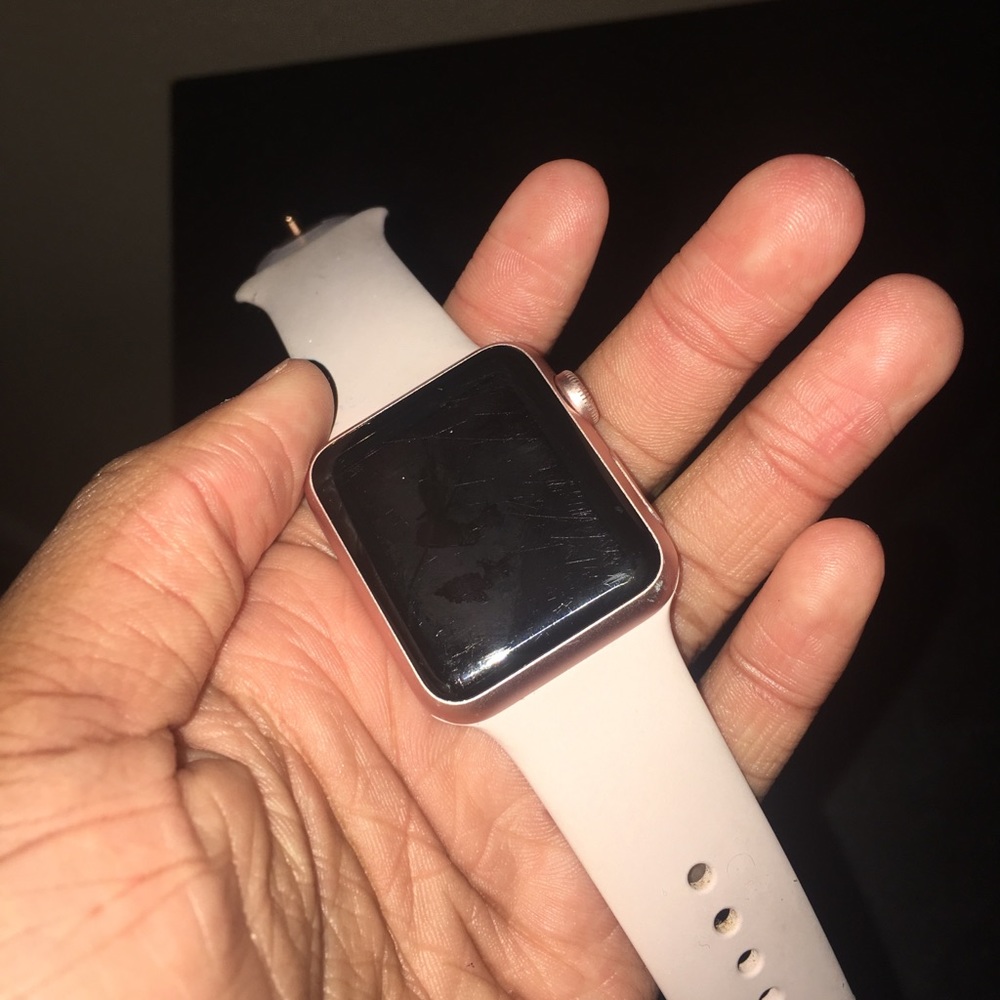 Apple Watch rose gold included with charger